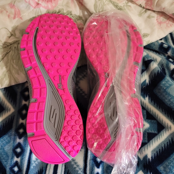 NWOT Skecher's Women's Go Run consistent vivid horizon - Picture 4 of 4